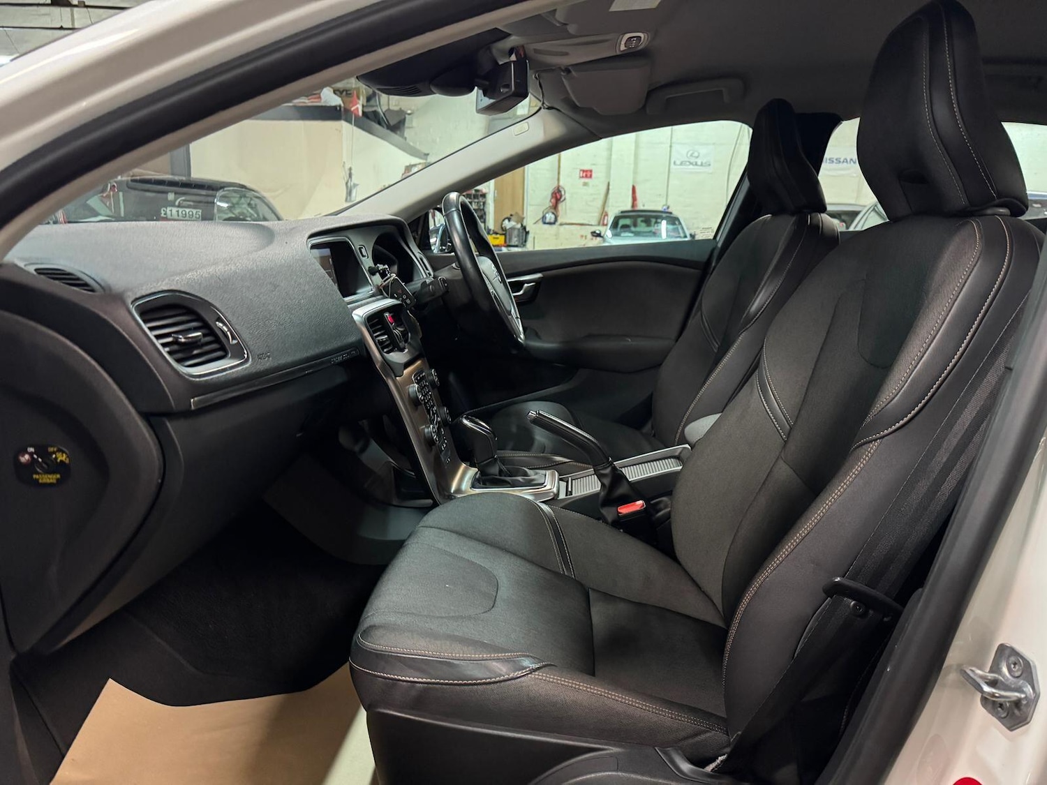 Used Volvo V40 Cross Country for sale - 77073996: Photo 20