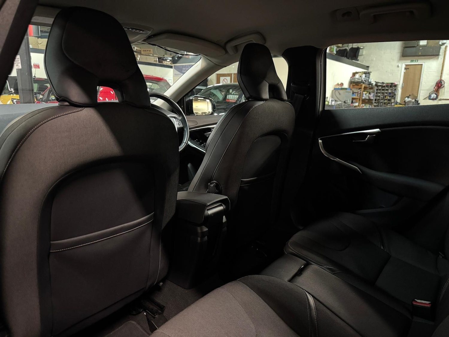 Used Volvo V40 Cross Country for sale - 77073996: Photo 28