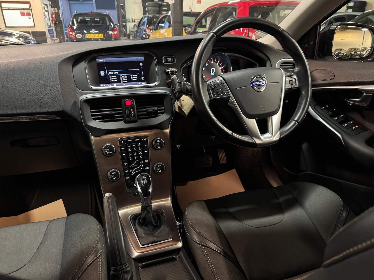 Used Volvo V40 Cross Country for sale - 77073996: Photo 33