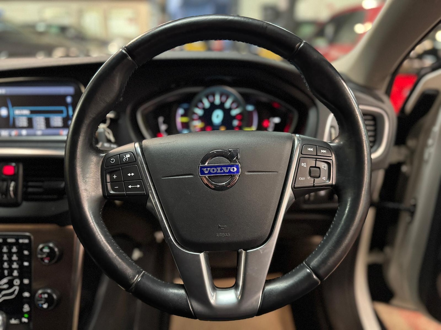 Used Volvo V40 Cross Country for sale - 77073996: Photo 34