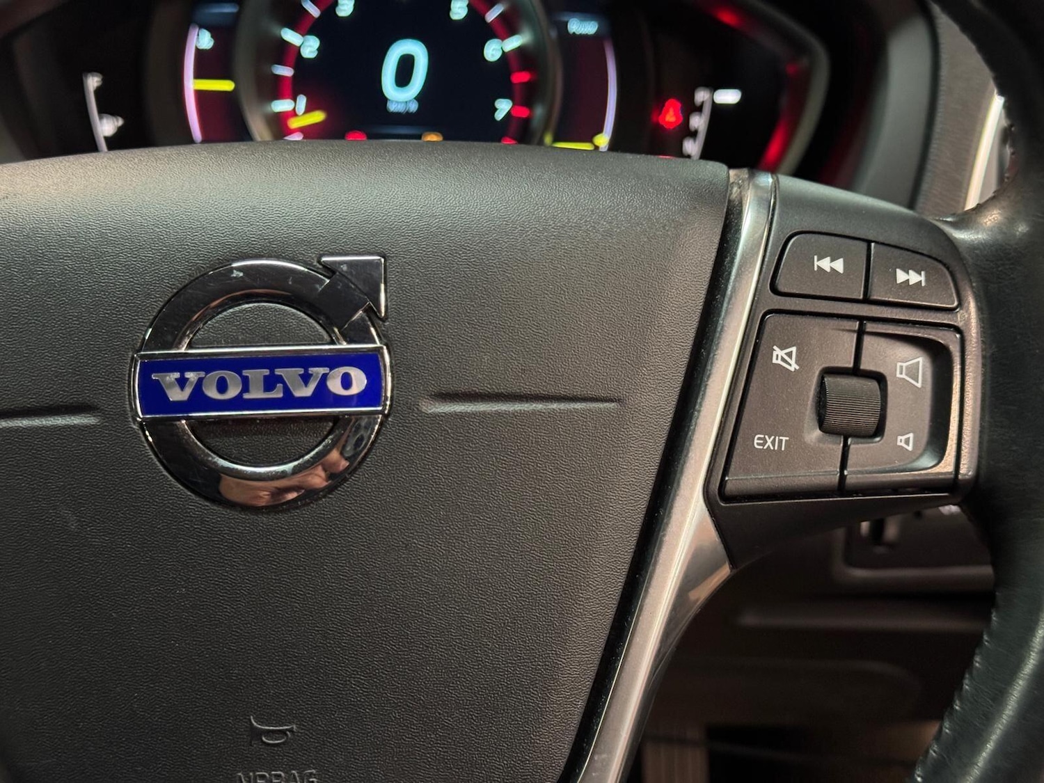 Used Volvo V40 Cross Country for sale - 77073996: Photo 36