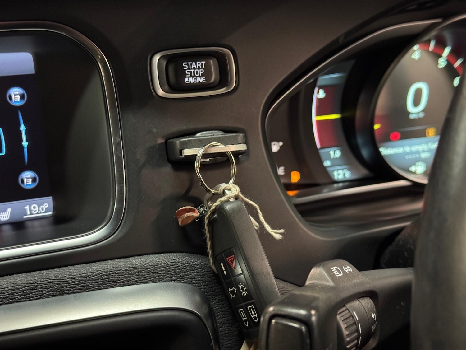 Used Volvo V40 Cross Country for sale - 77073996: Photo 37