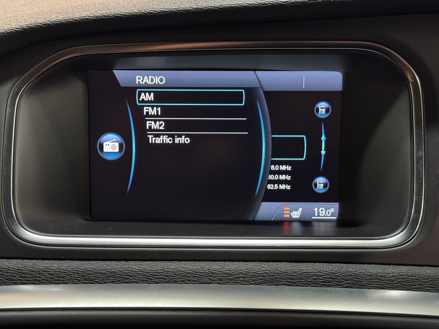 Used Volvo V40 Cross Country for sale - 77073996: Photo 41