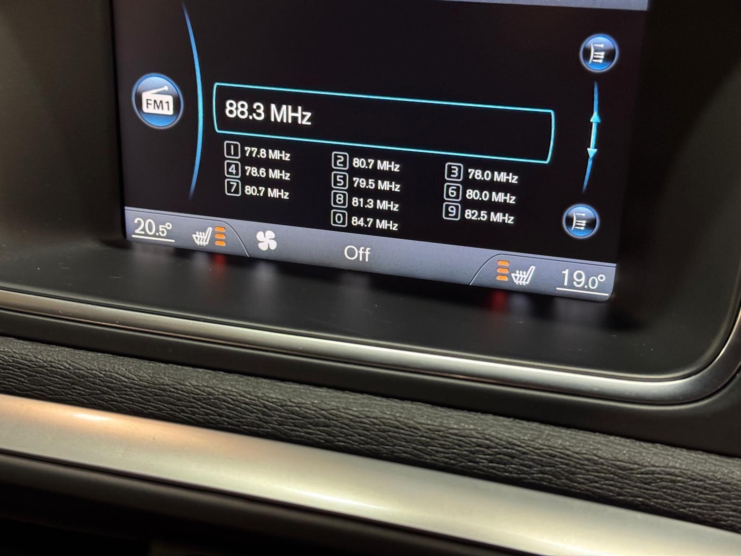 Used Volvo V40 Cross Country for sale - 77073996: Photo 43