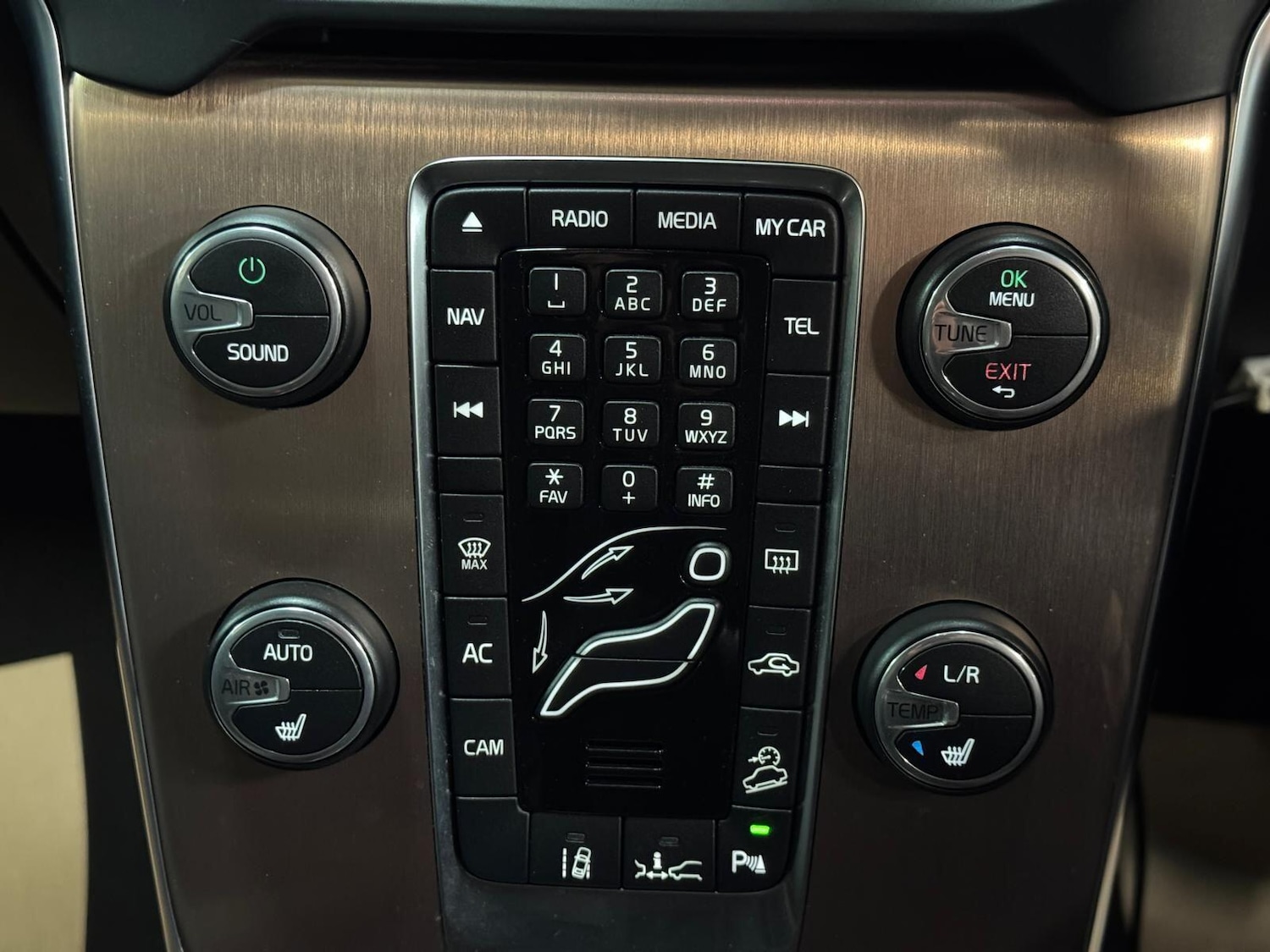 Used Volvo V40 Cross Country for sale - 77073996: Photo 44