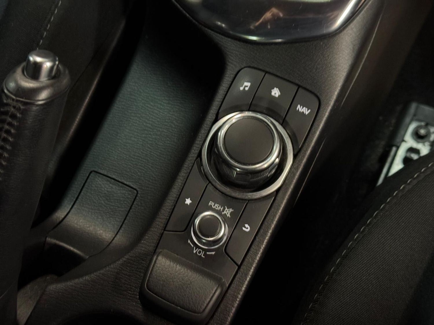 Used Mazda Mazda2 2015 for sale - 76839613: Photo 41