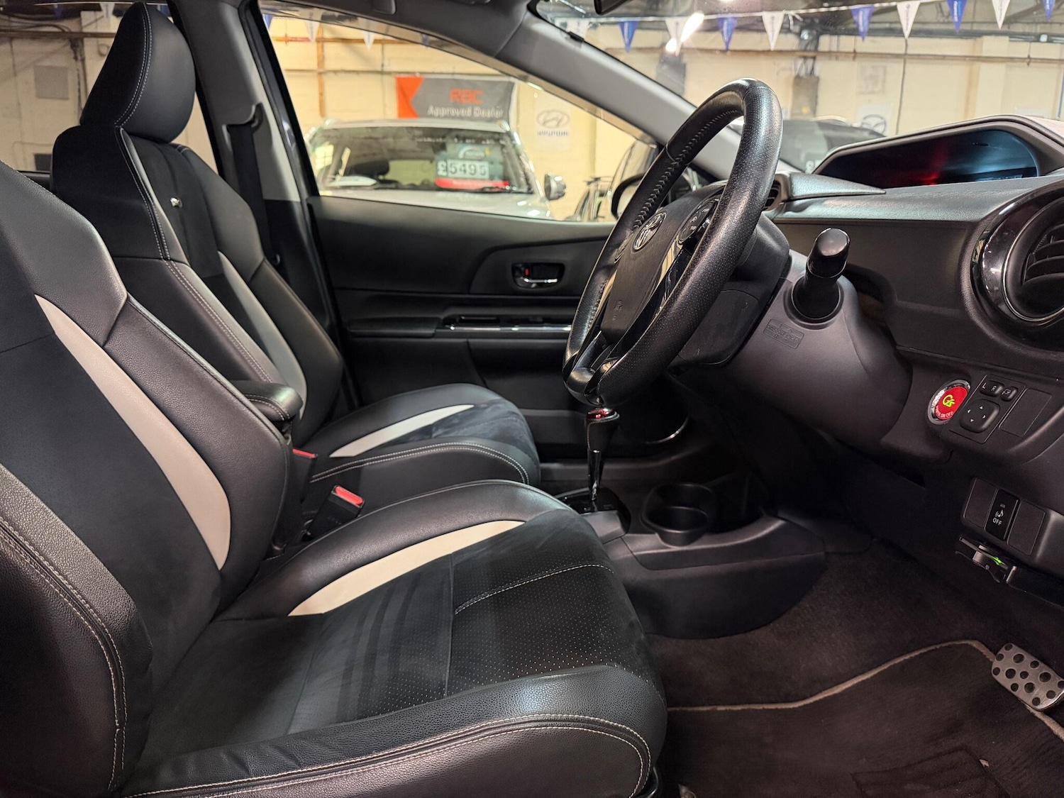 Used Toyota Aqua for sale - 76538836: Photo 23