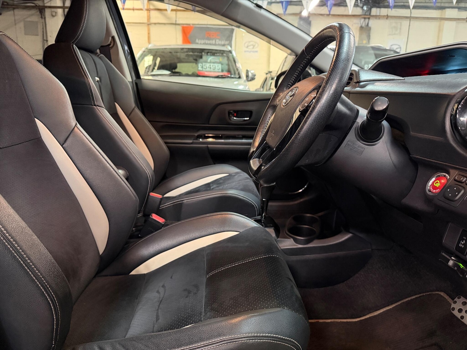 Used Toyota Aqua for sale - 76538836: Photo 25