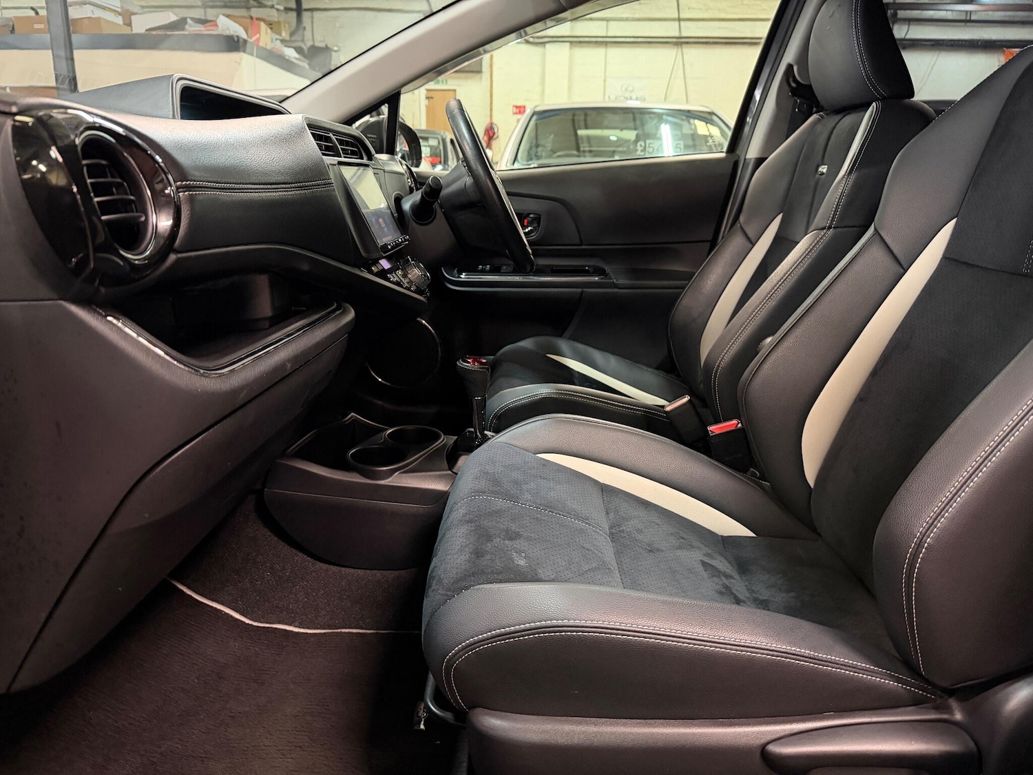 Used Toyota Aqua for sale - 76538836: Photo 30