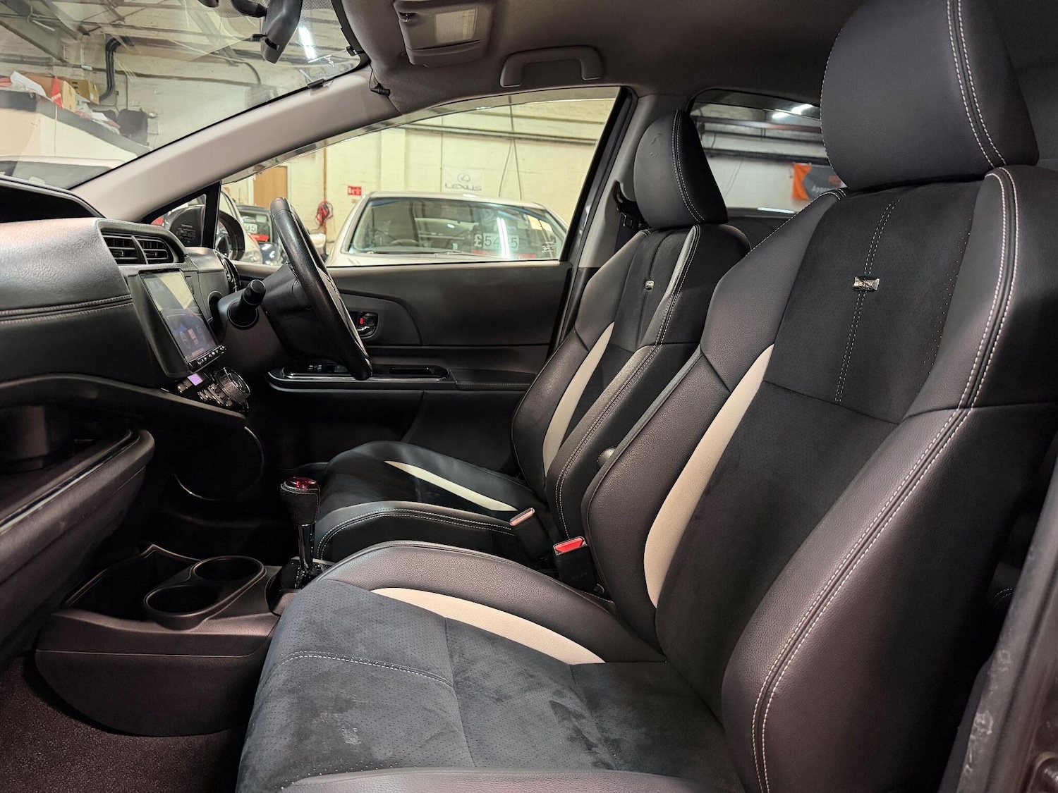 Used Toyota Aqua for sale - 76538836: Photo 31