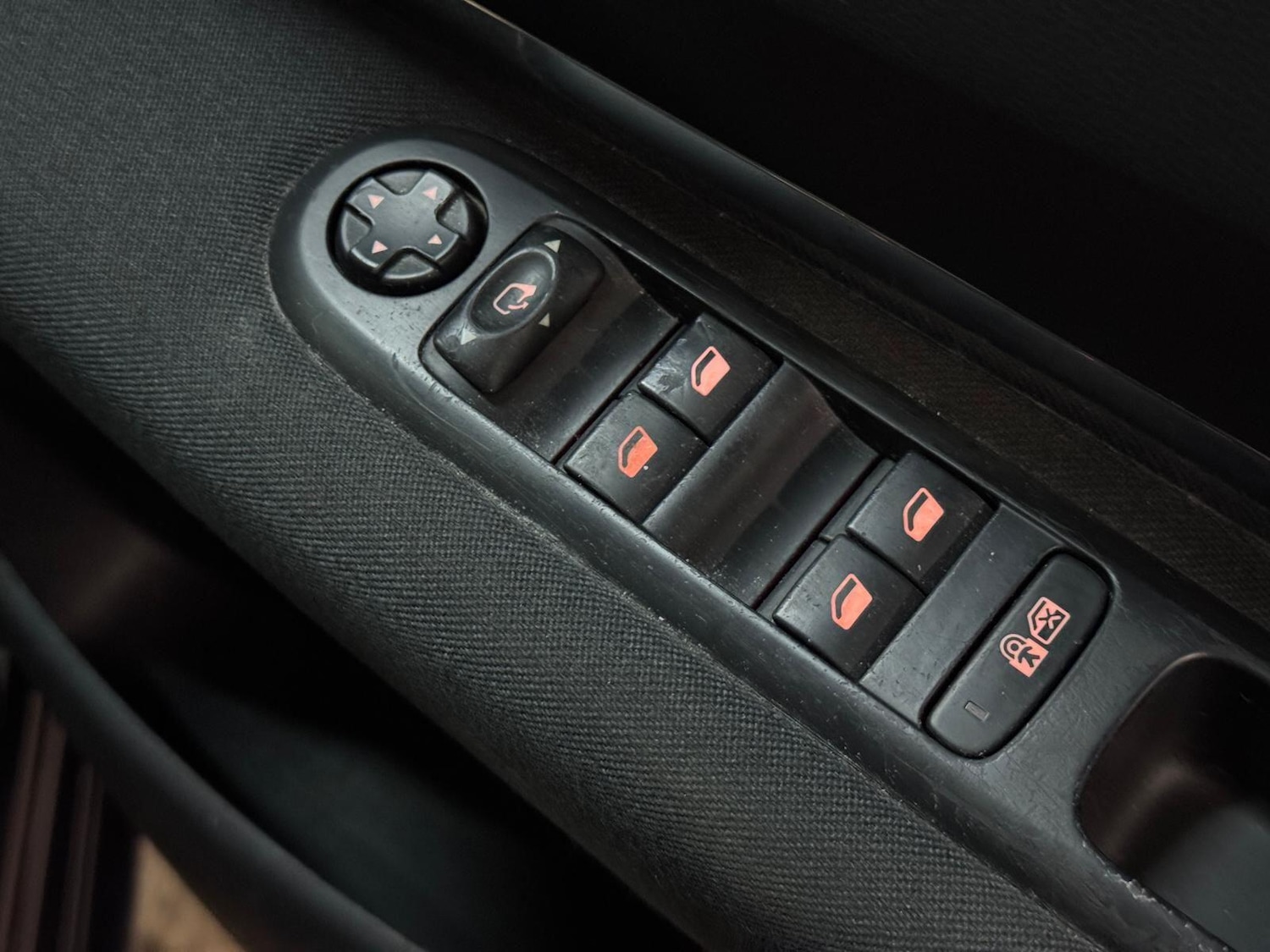 Used Peugeot 5008 2014 for sale - 77510388: Photo 37