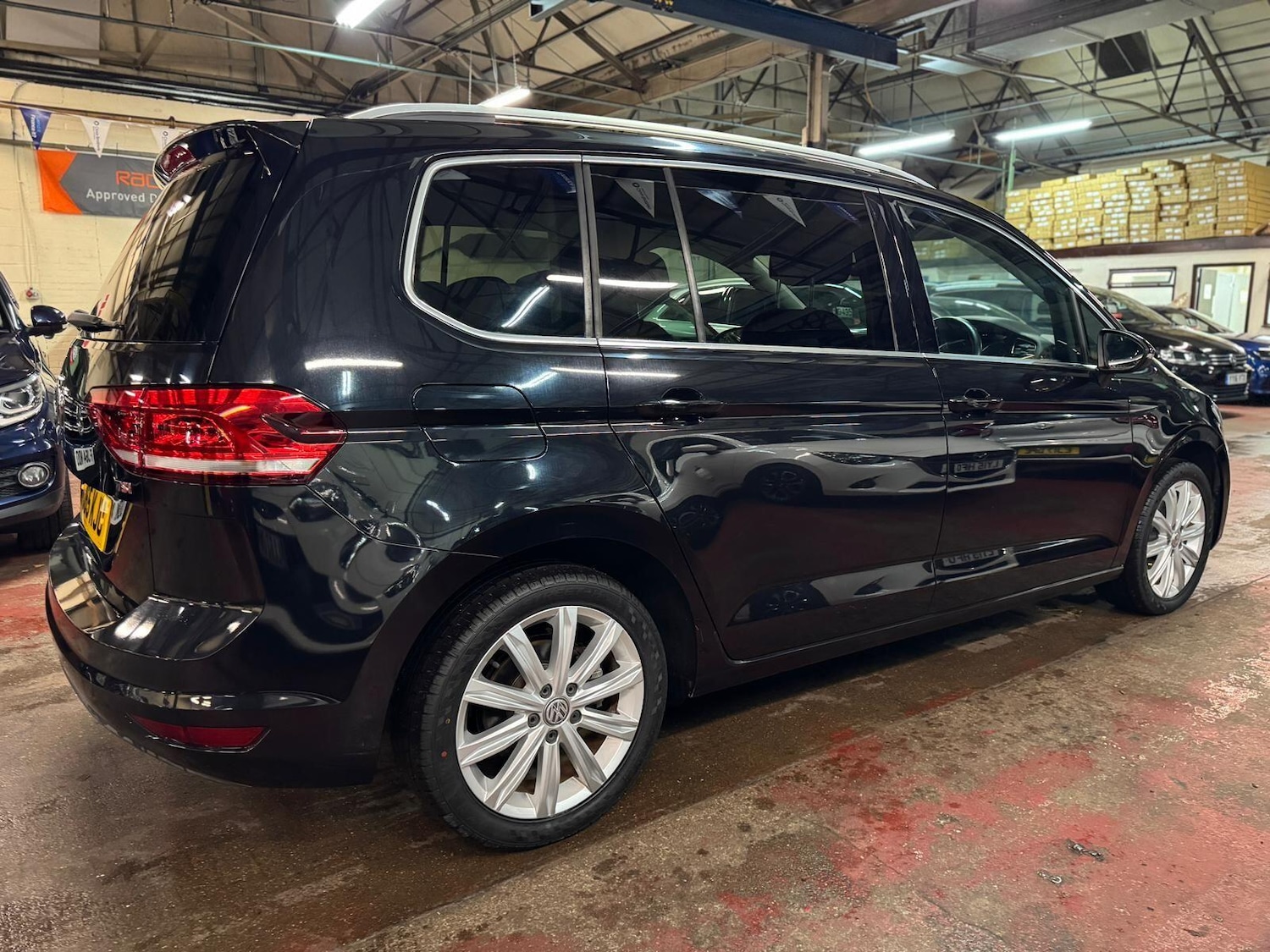 Used Volkswagen Touran for sale - 76538720: Photo 4