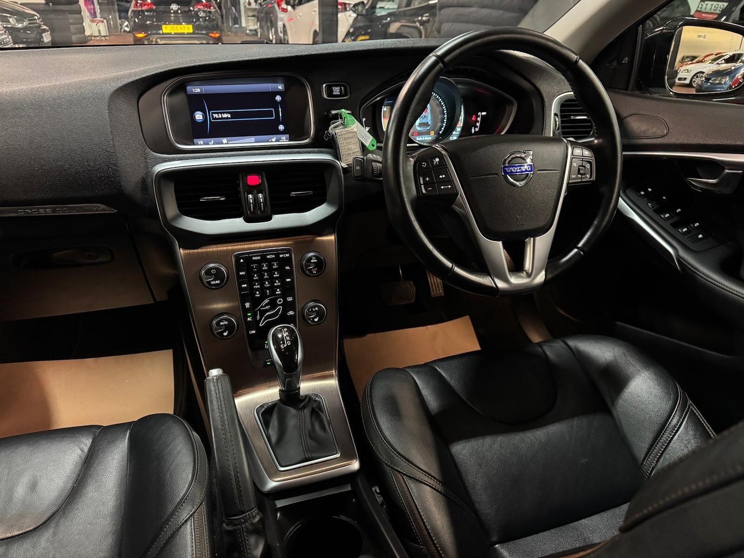 Used Volvo V40 Cross Country for sale - 76839923: Photo 30