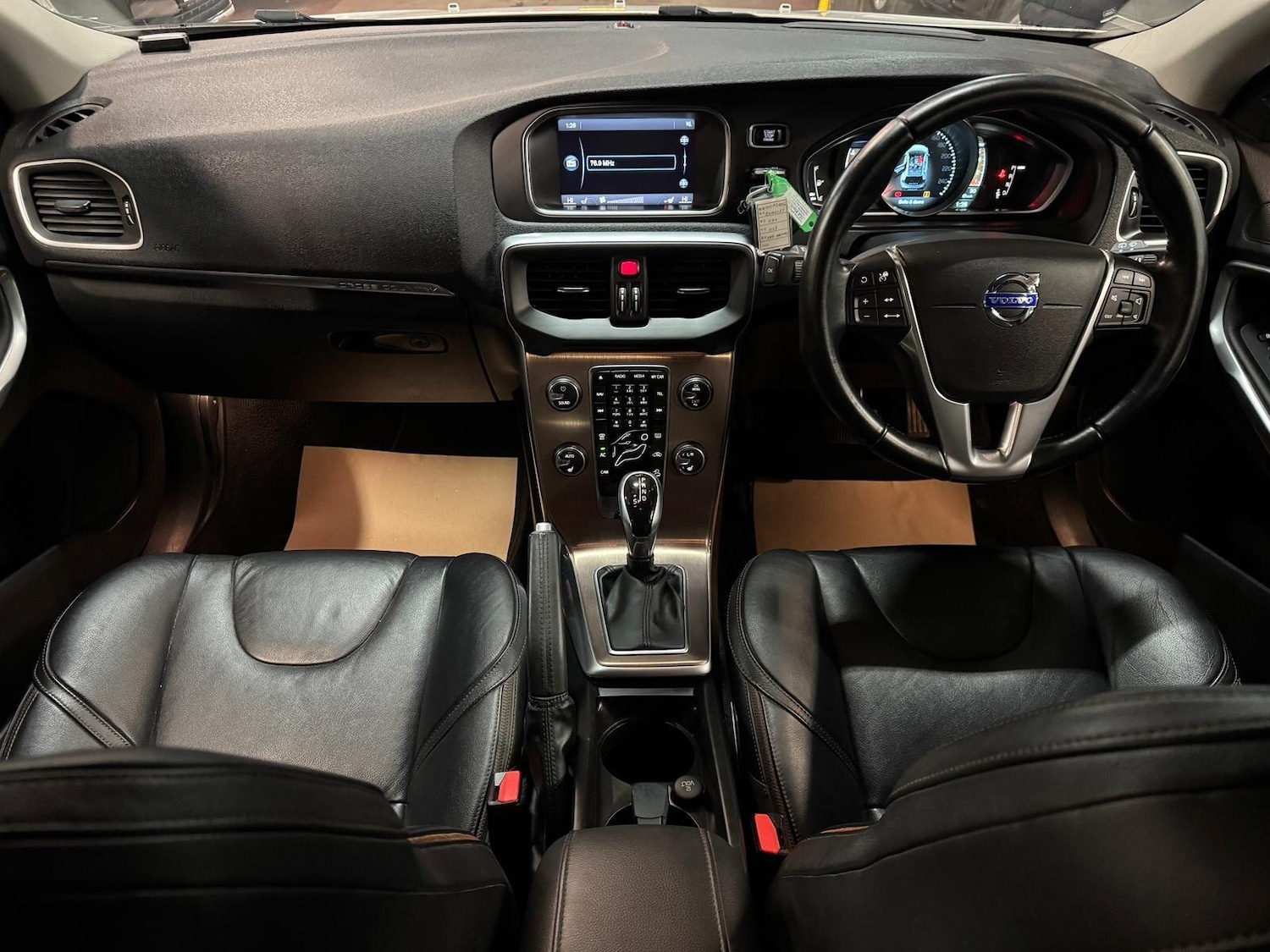 Used Volvo V40 Cross Country for sale - 76839923: Photo 31