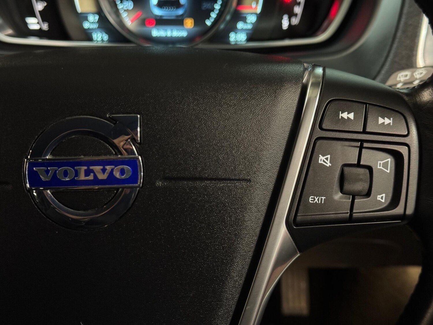 Used Volvo V40 Cross Country for sale - 76839923: Photo 37