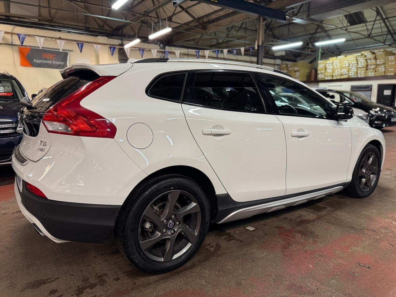Used Volvo V40 Cross Country for sale - 76839923: Photo 4