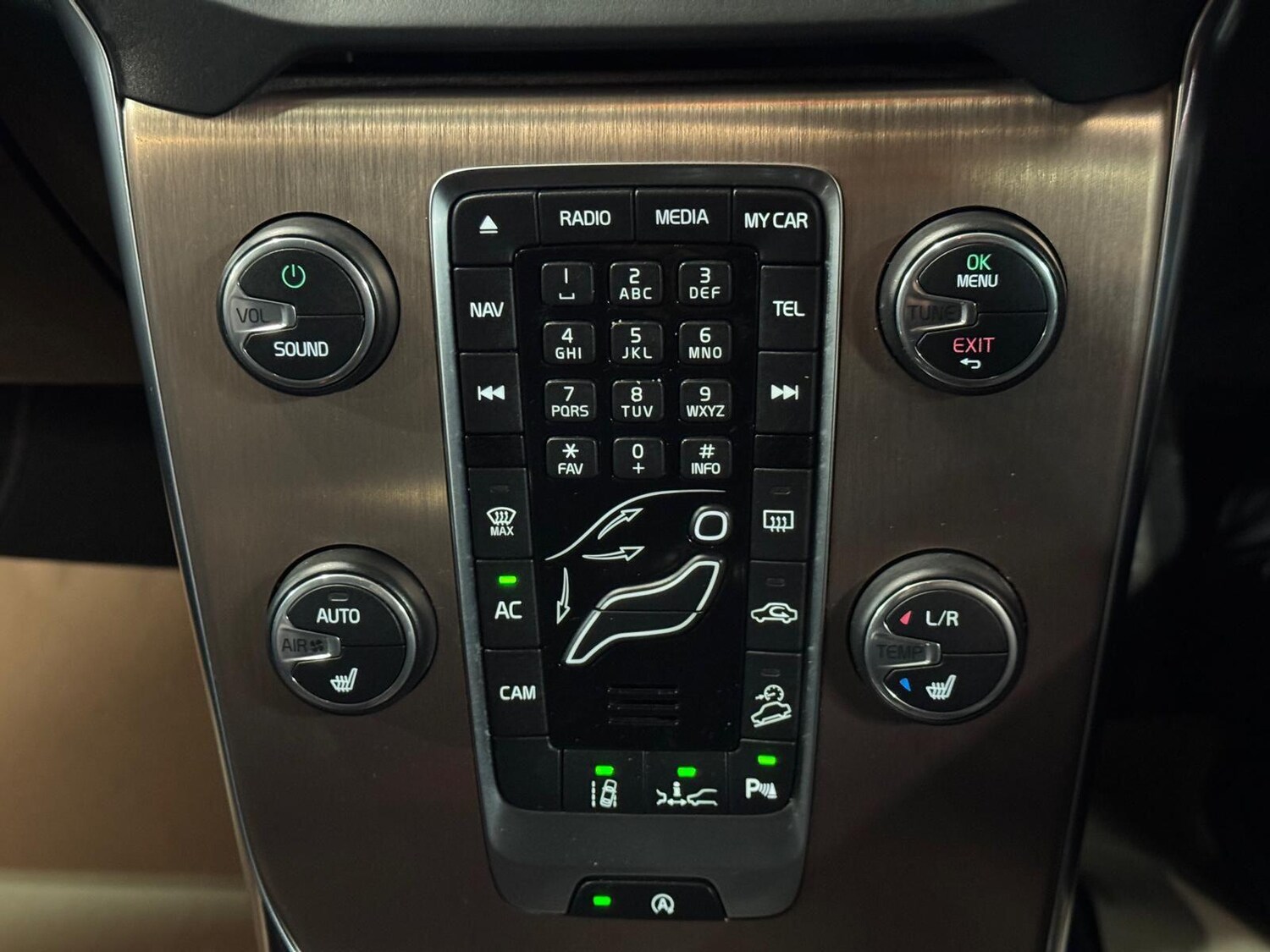 Used Volvo V40 Cross Country for sale - 76839923: Photo 40