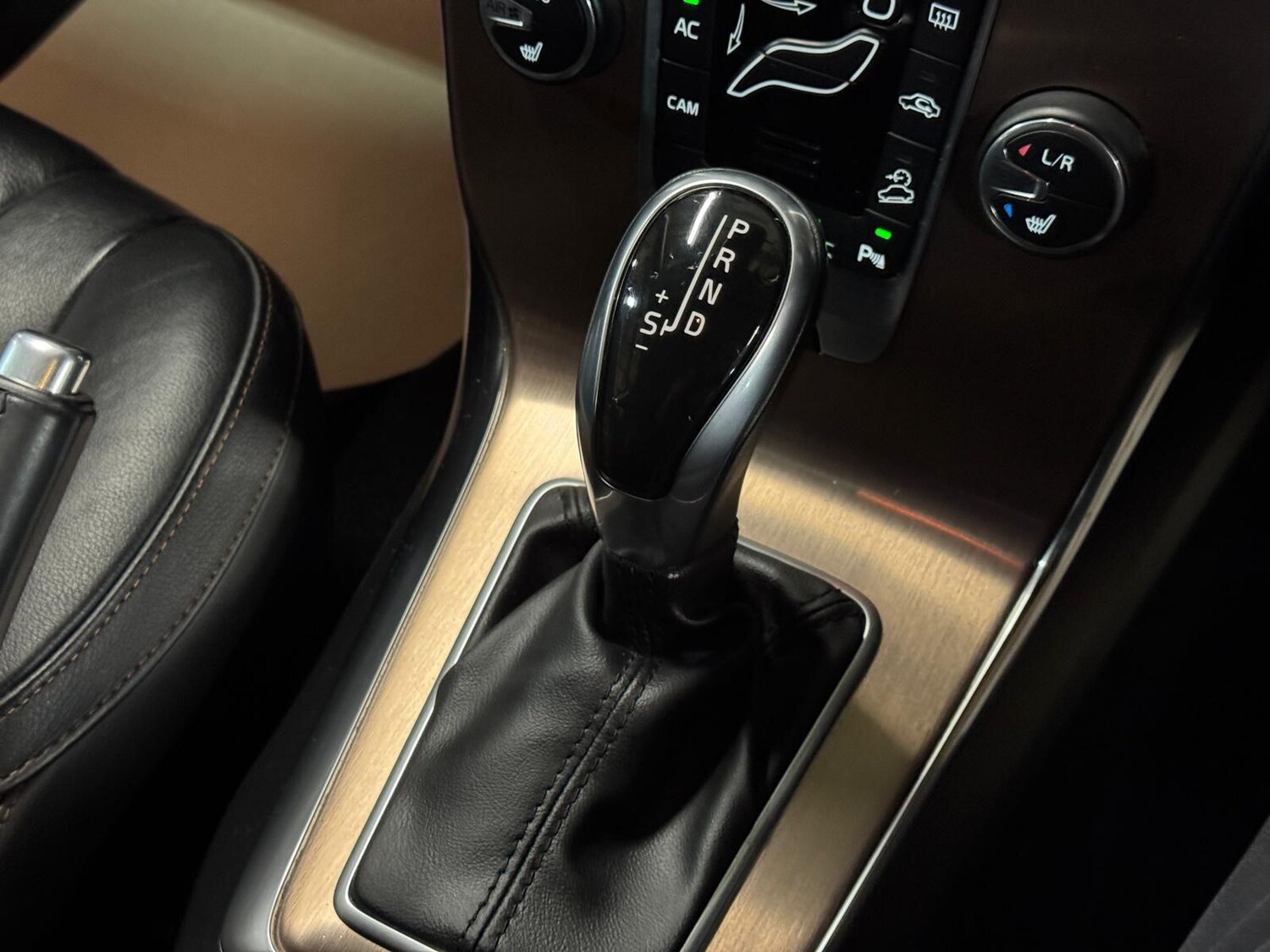 Used Volvo V40 Cross Country for sale - 76839923: Photo 42