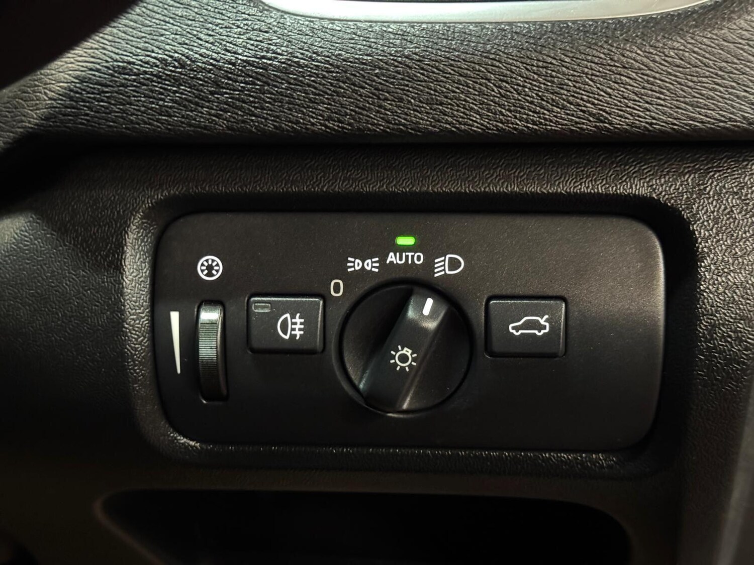 Used Volvo V40 Cross Country for sale - 76839923: Photo 44