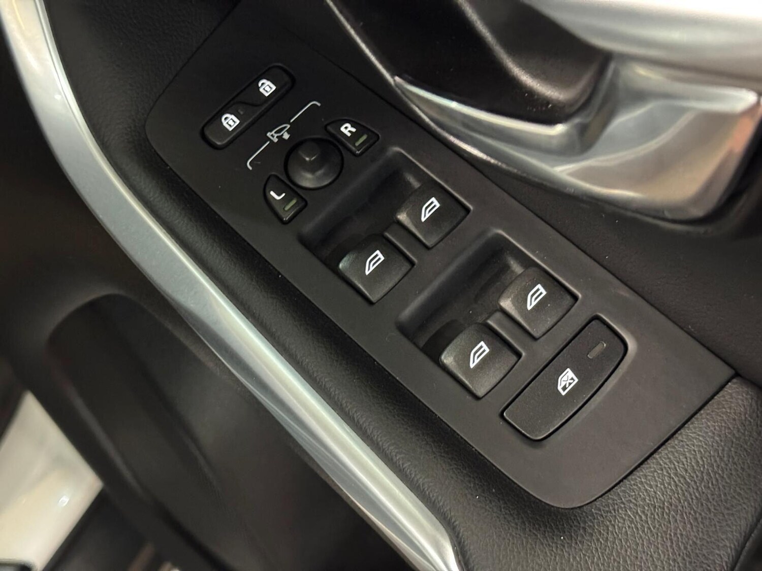 Used Volvo V40 Cross Country for sale - 76839923: Photo 46