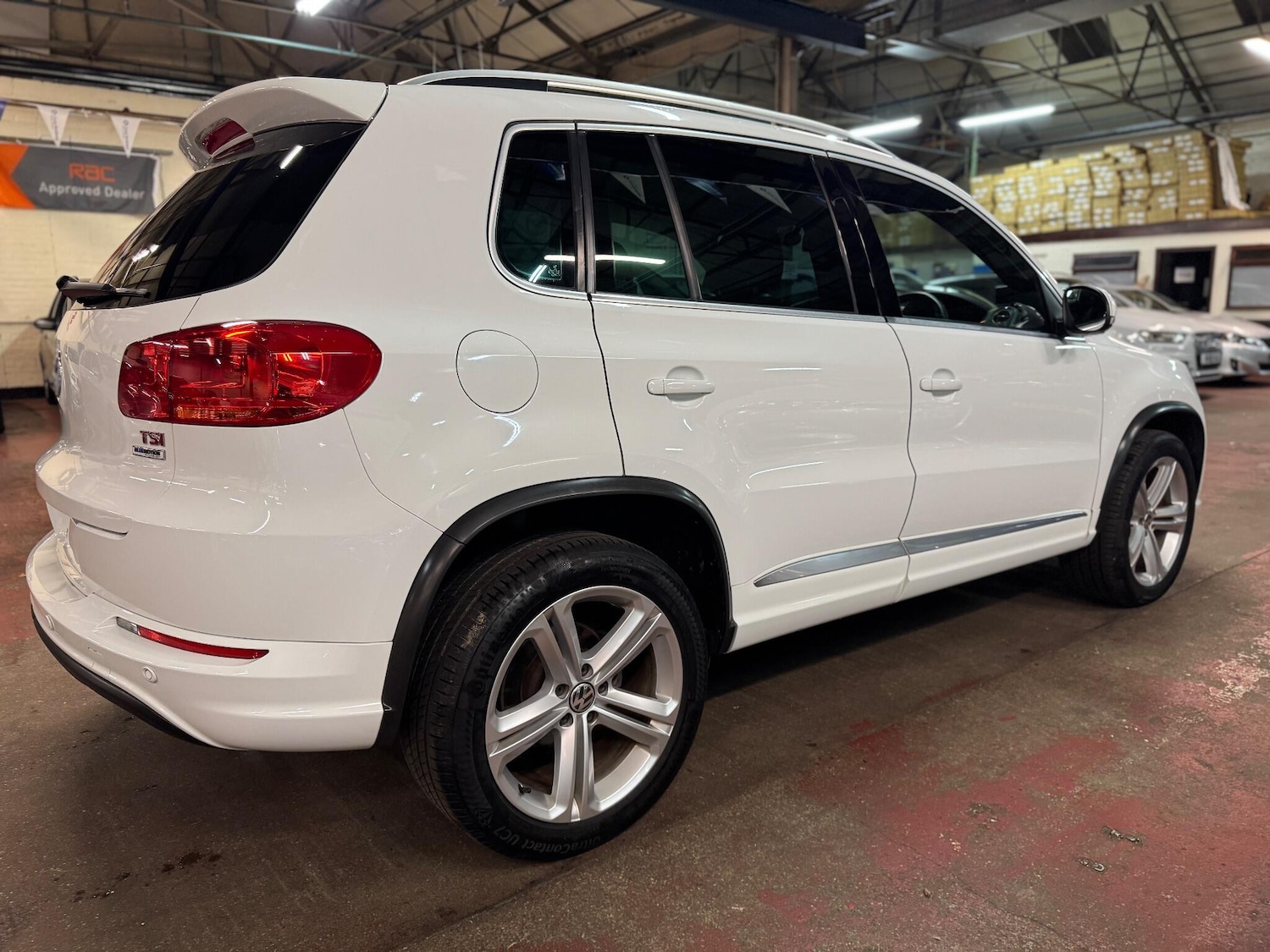 Used Volkswagen Tiguan for sale - 76538574: Photo 4