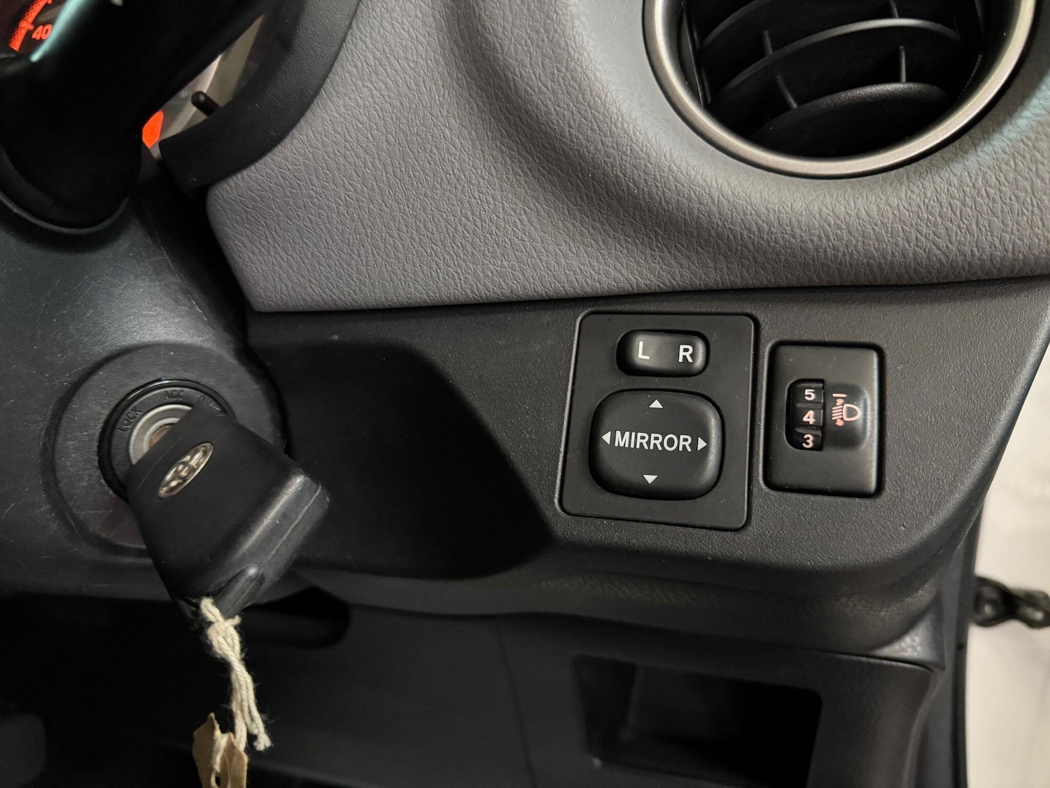 Used Toyota Yaris 2016 for sale - 76138731: Photo 39