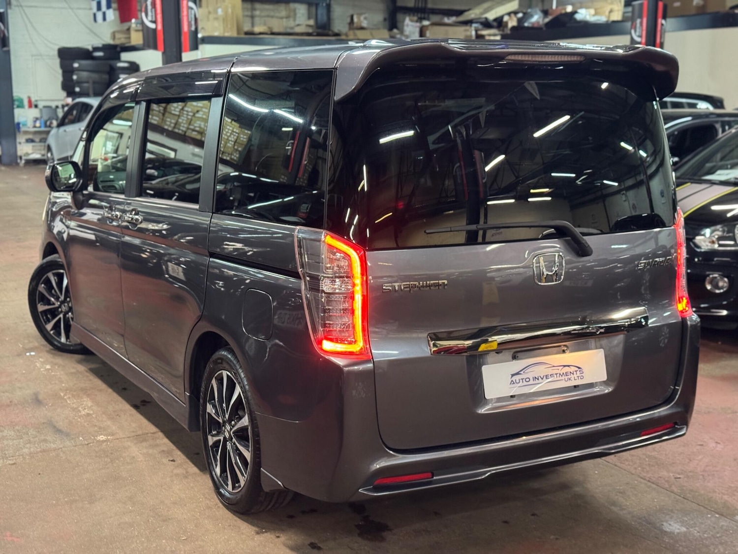 Used Honda Stepwagon for sale - 77306050: Photo 13