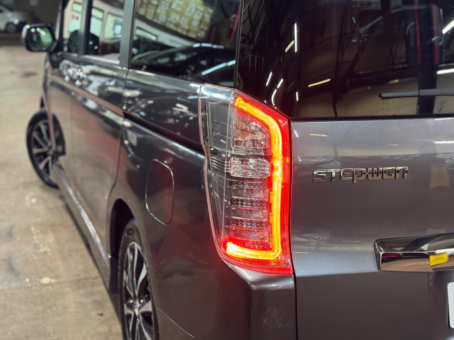 Used Honda Stepwagon for sale - 77306050: Photo 14