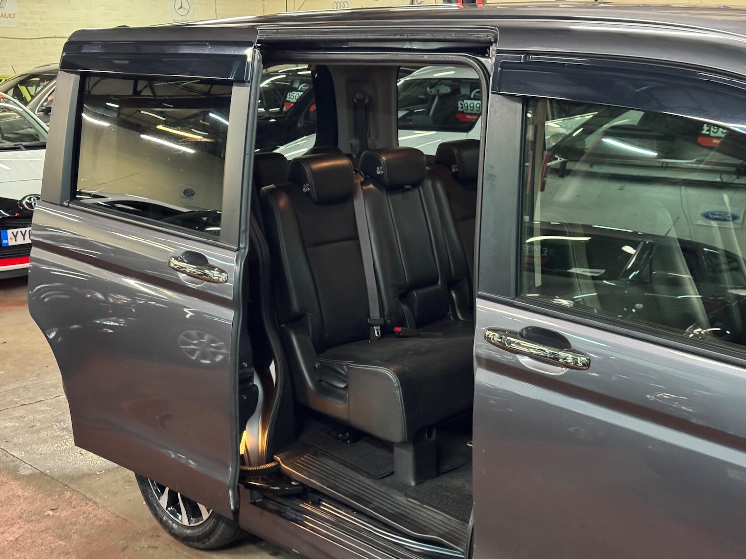 Used Honda Stepwagon for sale - 77306050: Photo 16