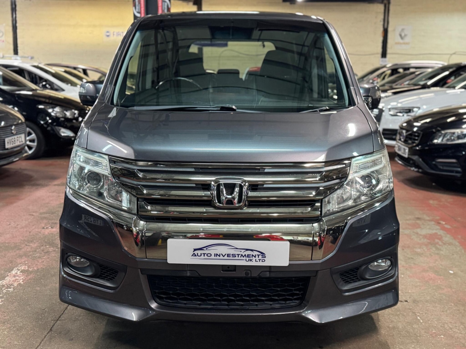 Used Honda Stepwagon for sale - 77306050: Photo 2