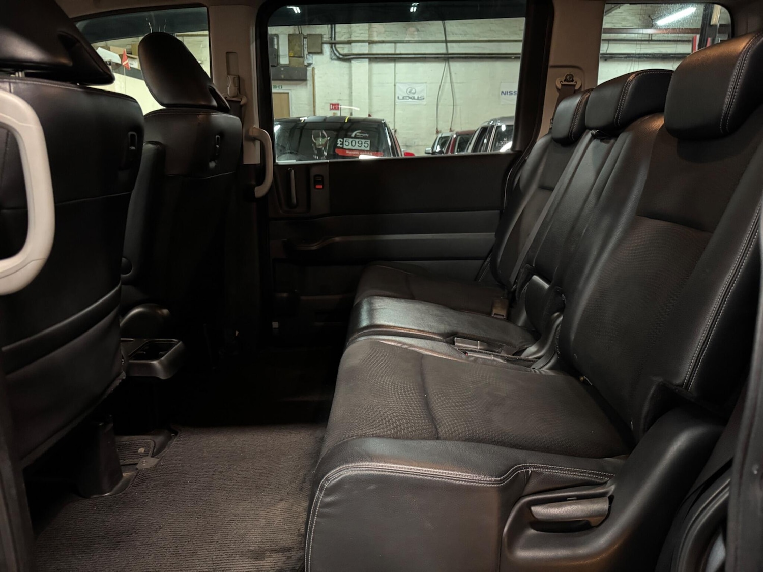 Used Honda Stepwagon for sale - 77306050: Photo 26