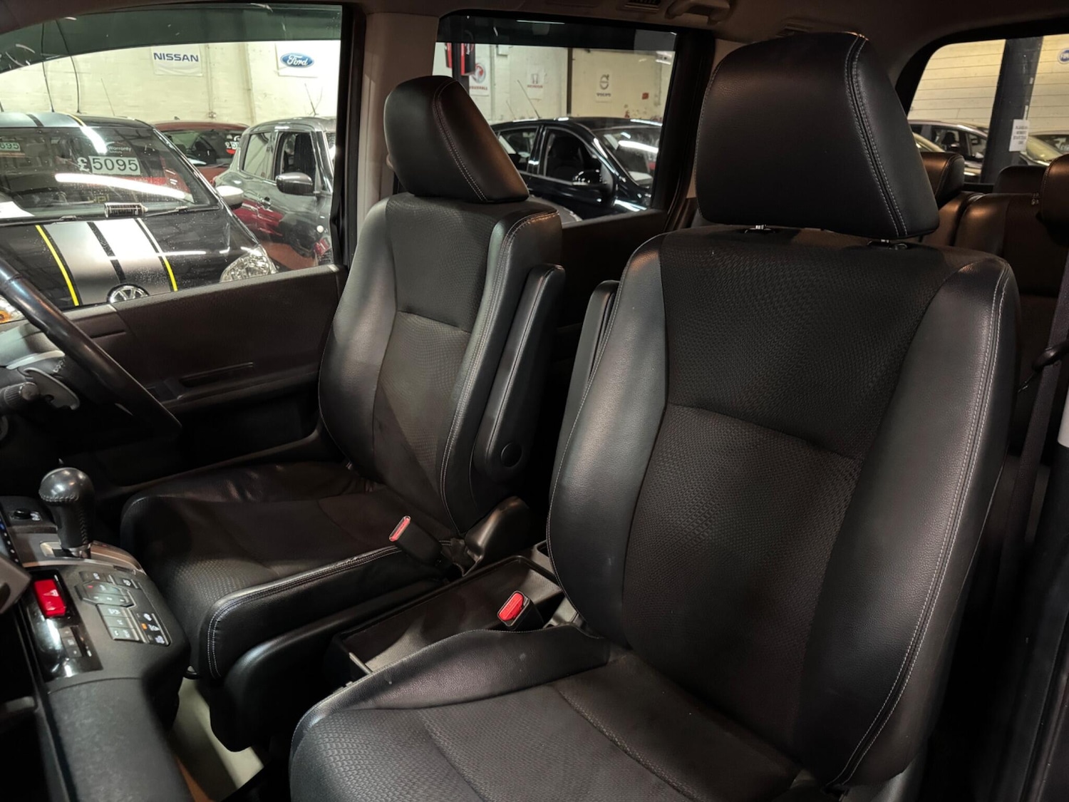 Used Honda Stepwagon for sale - 77306050: Photo 27