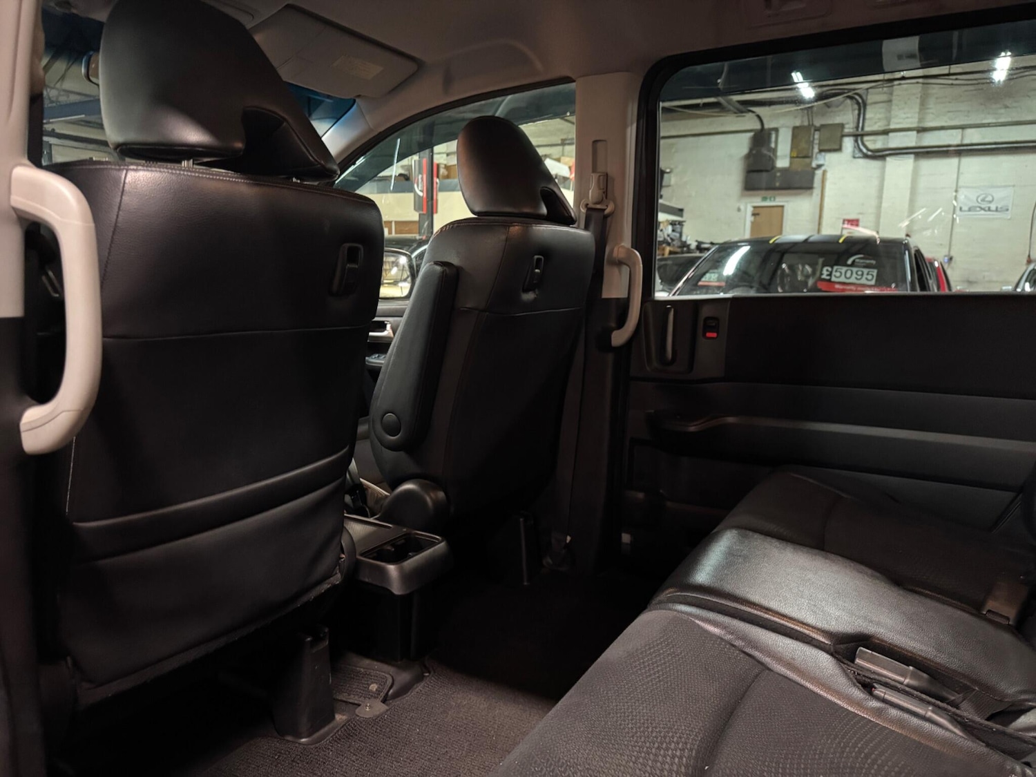 Used Honda Stepwagon for sale - 77306050: Photo 31