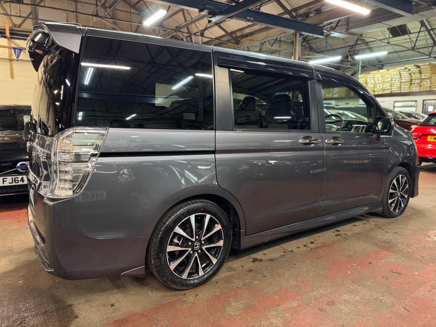 Used Honda Stepwagon for sale - 77306050: Photo 6