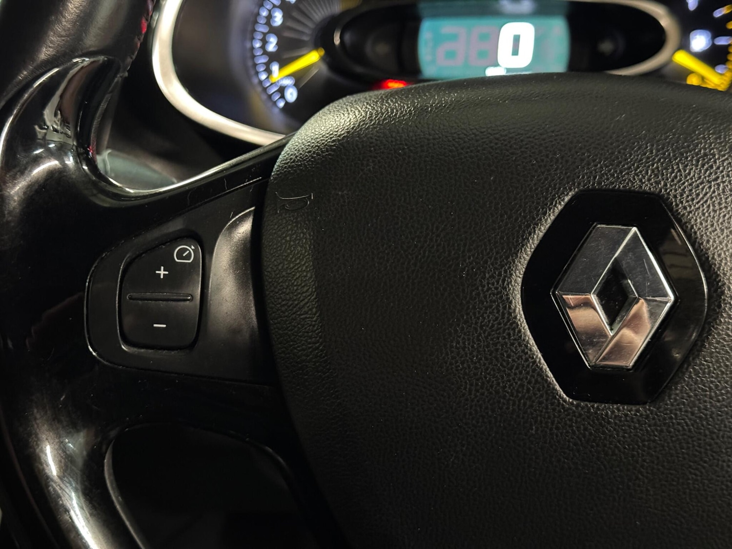 Used Renault Clio 2016 for sale - 77304948: Photo 33