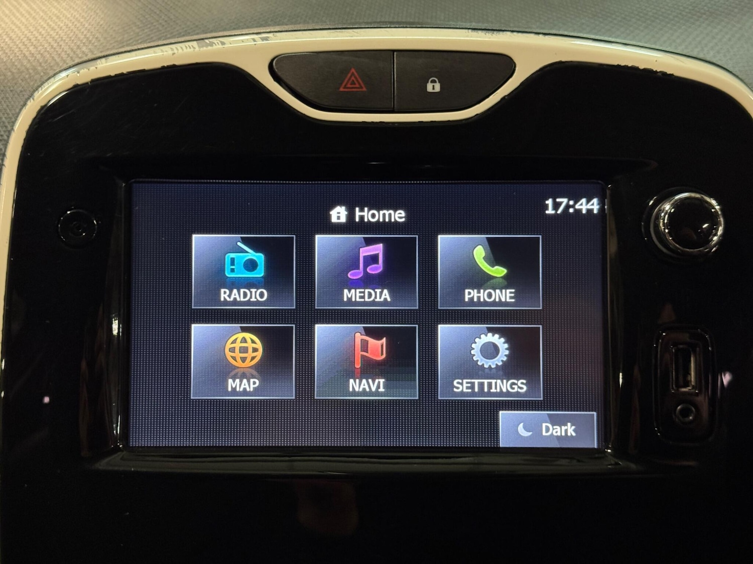 Used Renault Clio 2016 for sale - 77304948: Photo 35