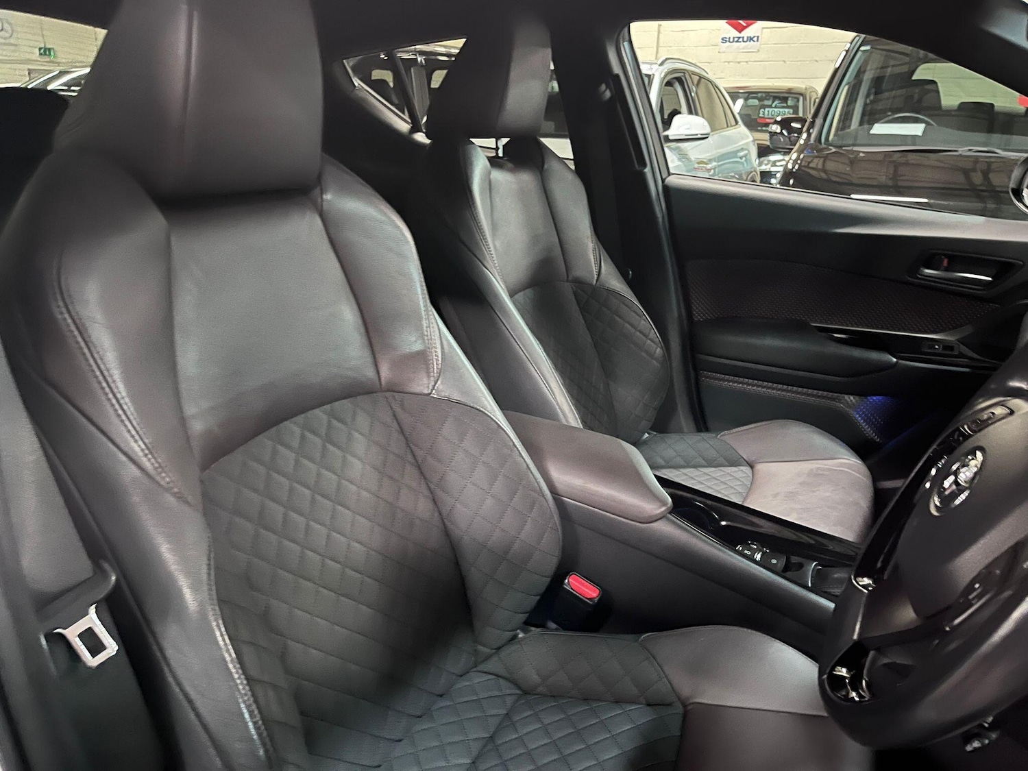 Used Toyota C-HR 2018 for sale - 77439960: Photo 18