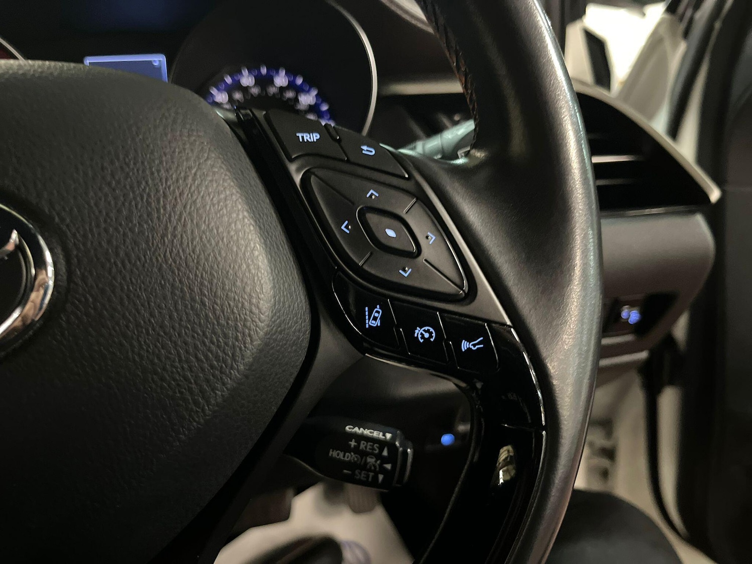 Used Toyota C-HR 2018 for sale - 77439960: Photo 25