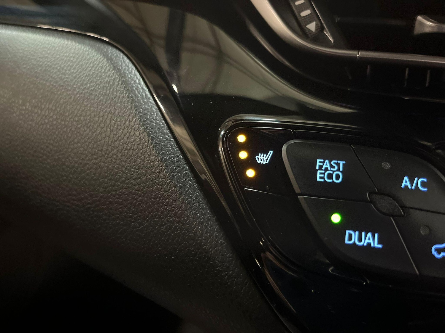 Used Toyota C-HR 2018 for sale - 77439960: Photo 32