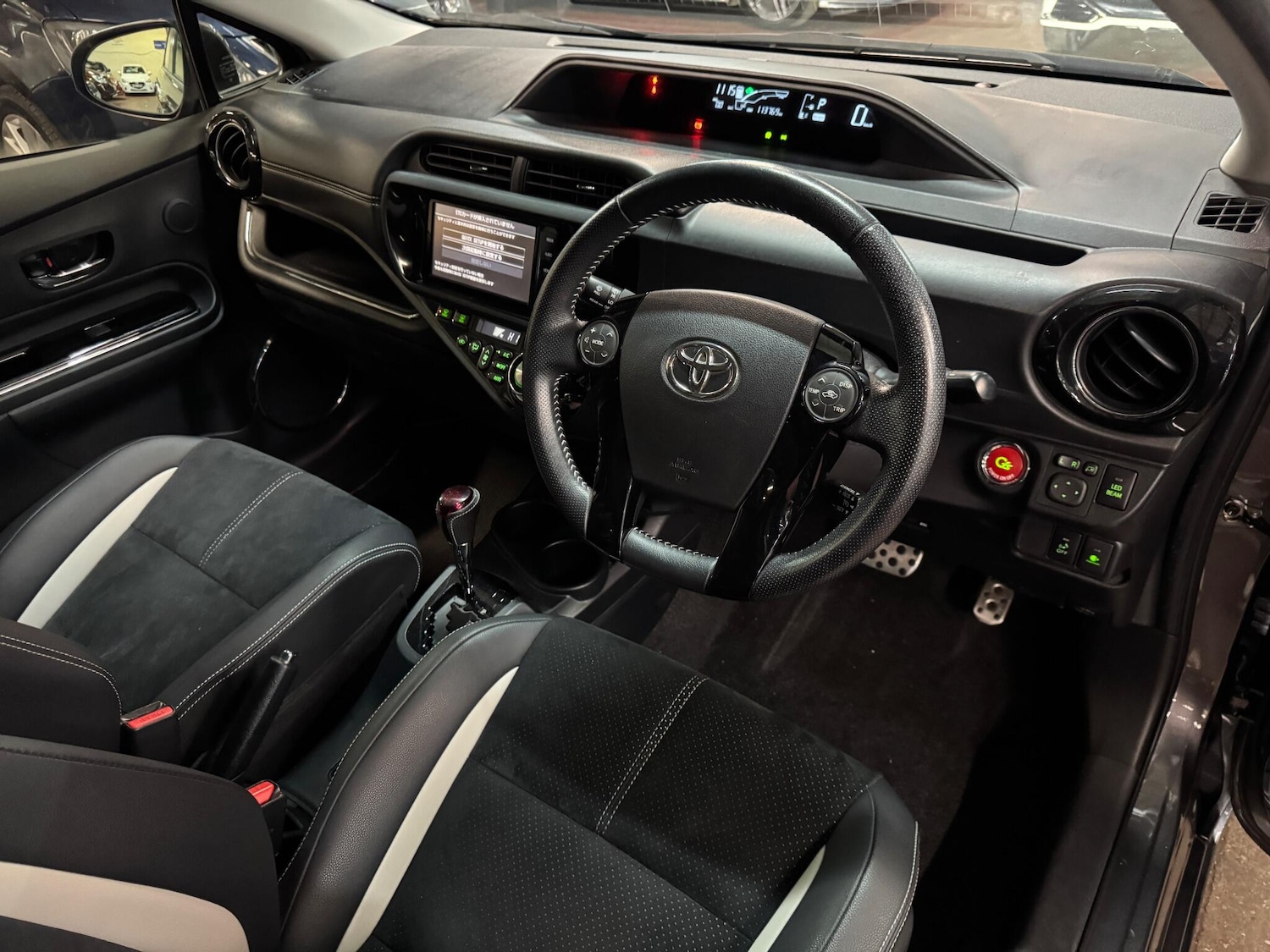 Used Toyota Aqua for sale - 76423812: Photo 20