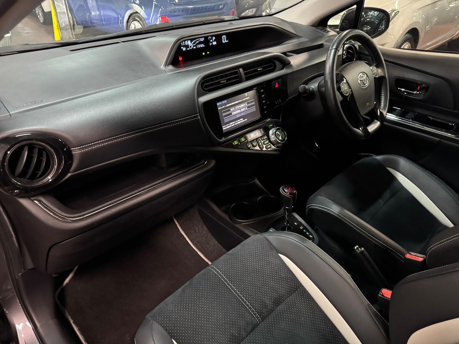 Used Toyota Aqua for sale - 76423812: Photo 23