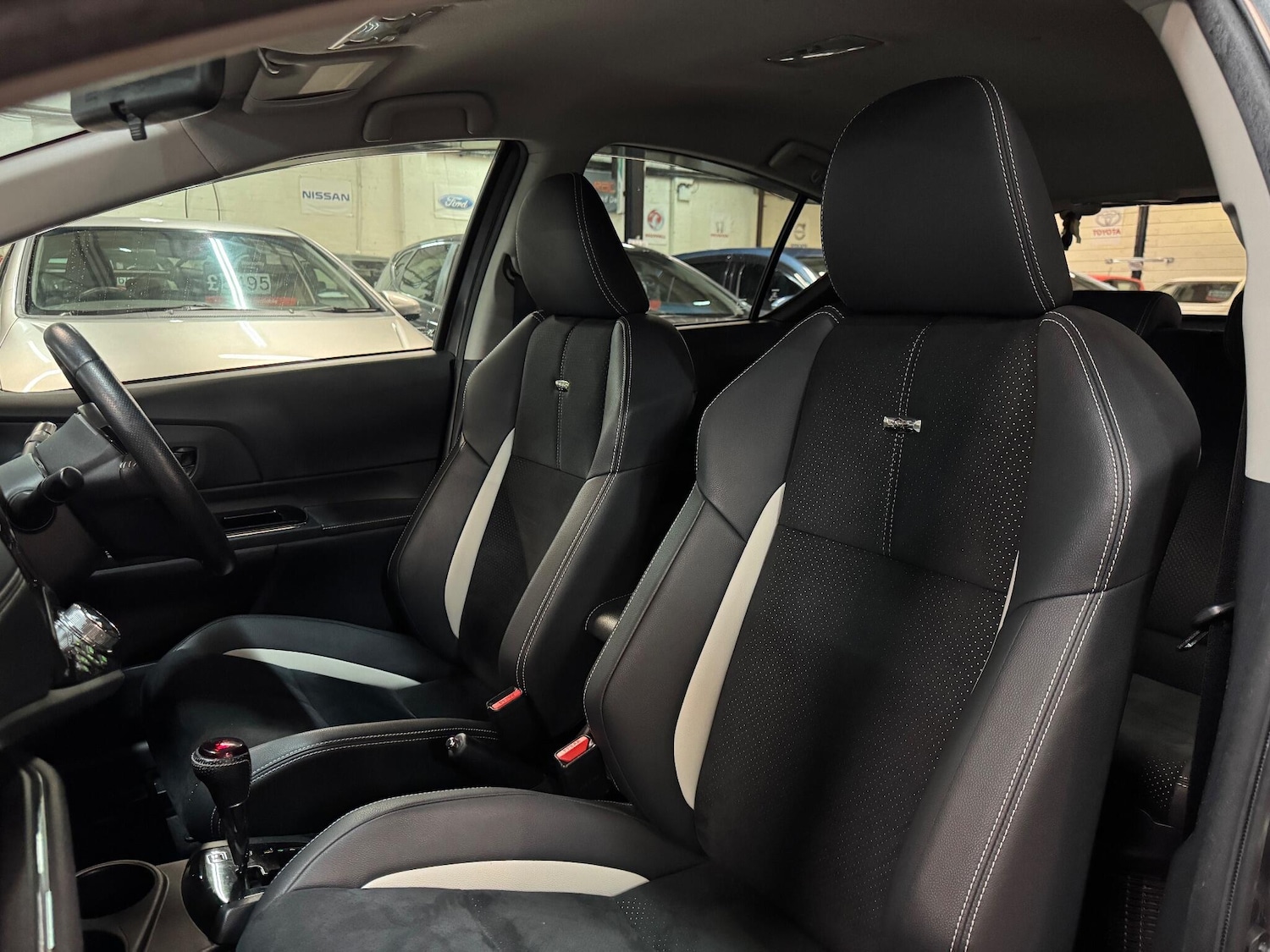 Used Toyota Aqua for sale - 76423812: Photo 24