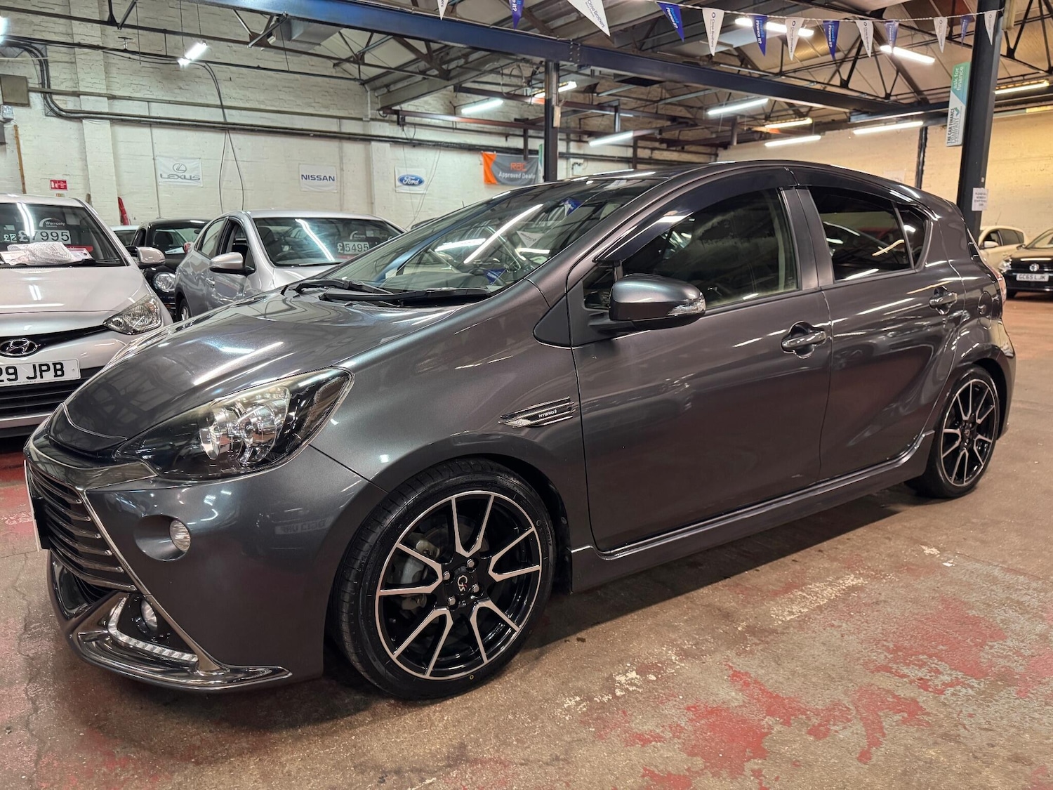 Used Toyota Aqua for sale - 76423812: Photo 3