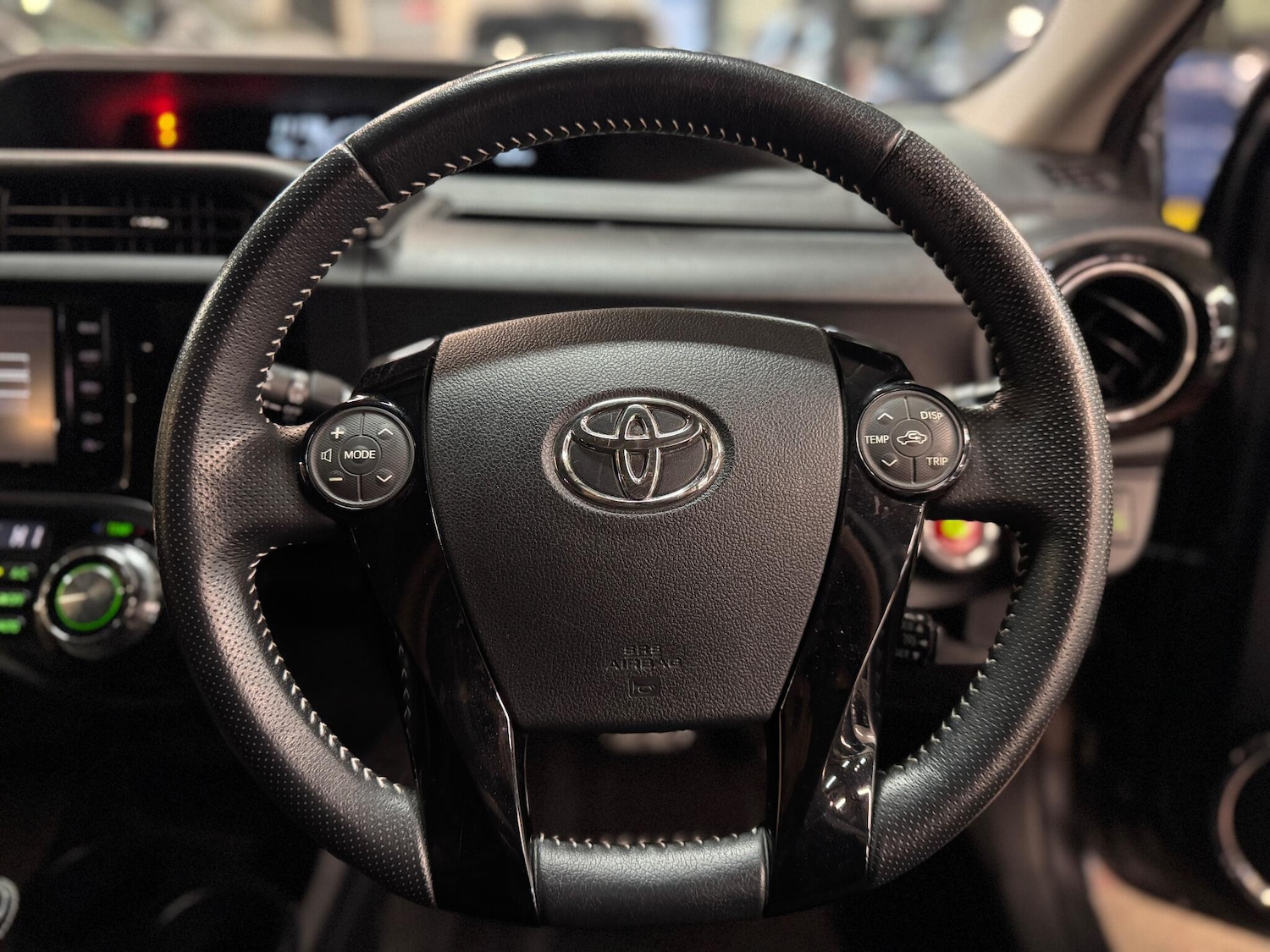 Used Toyota Aqua for sale - 76423812: Photo 33