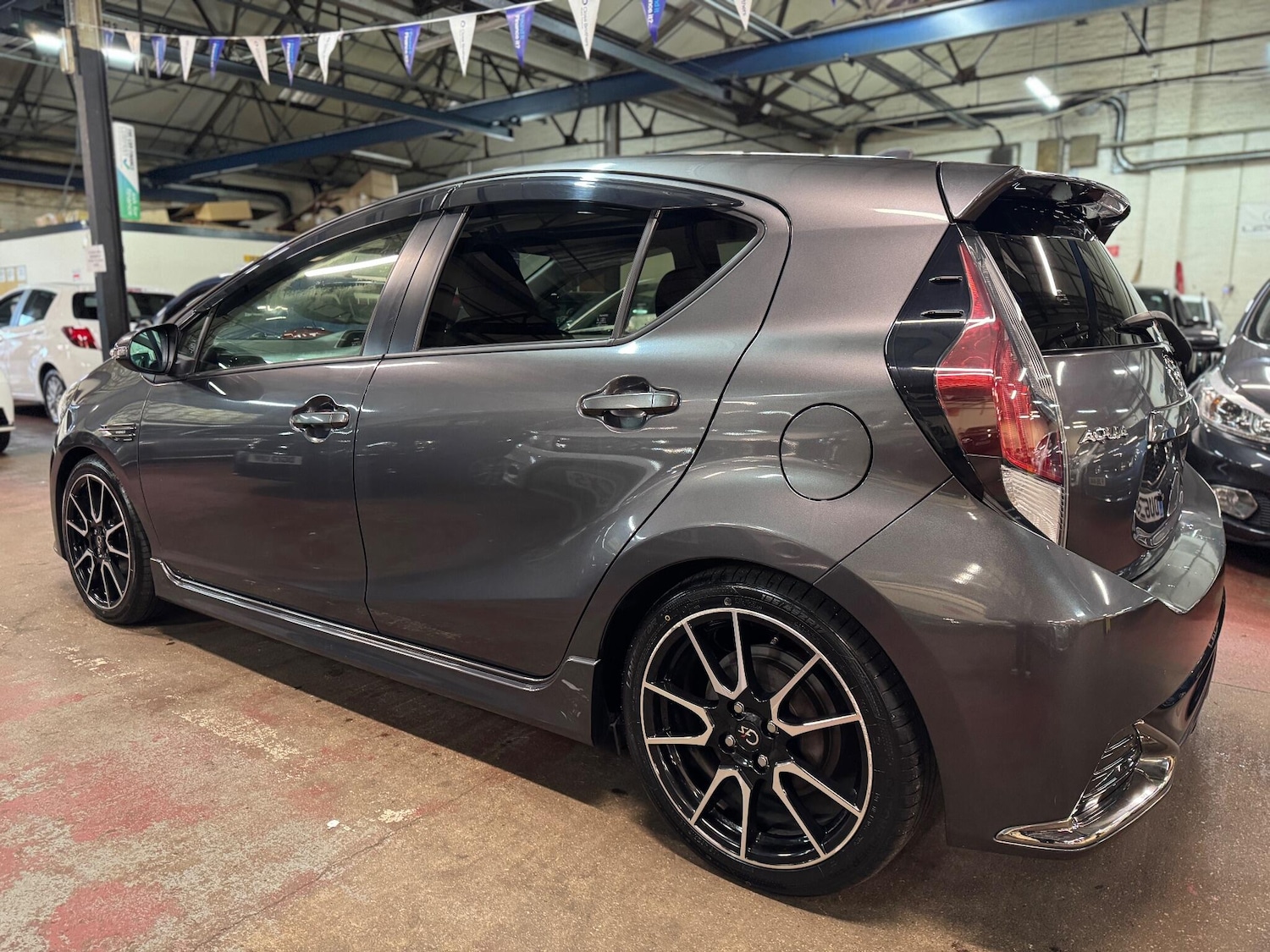 Used Toyota Aqua for sale - 76423812: Photo 4