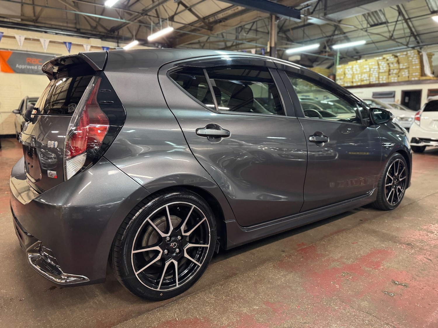 Used Toyota Aqua for sale - 76423812: Photo 6