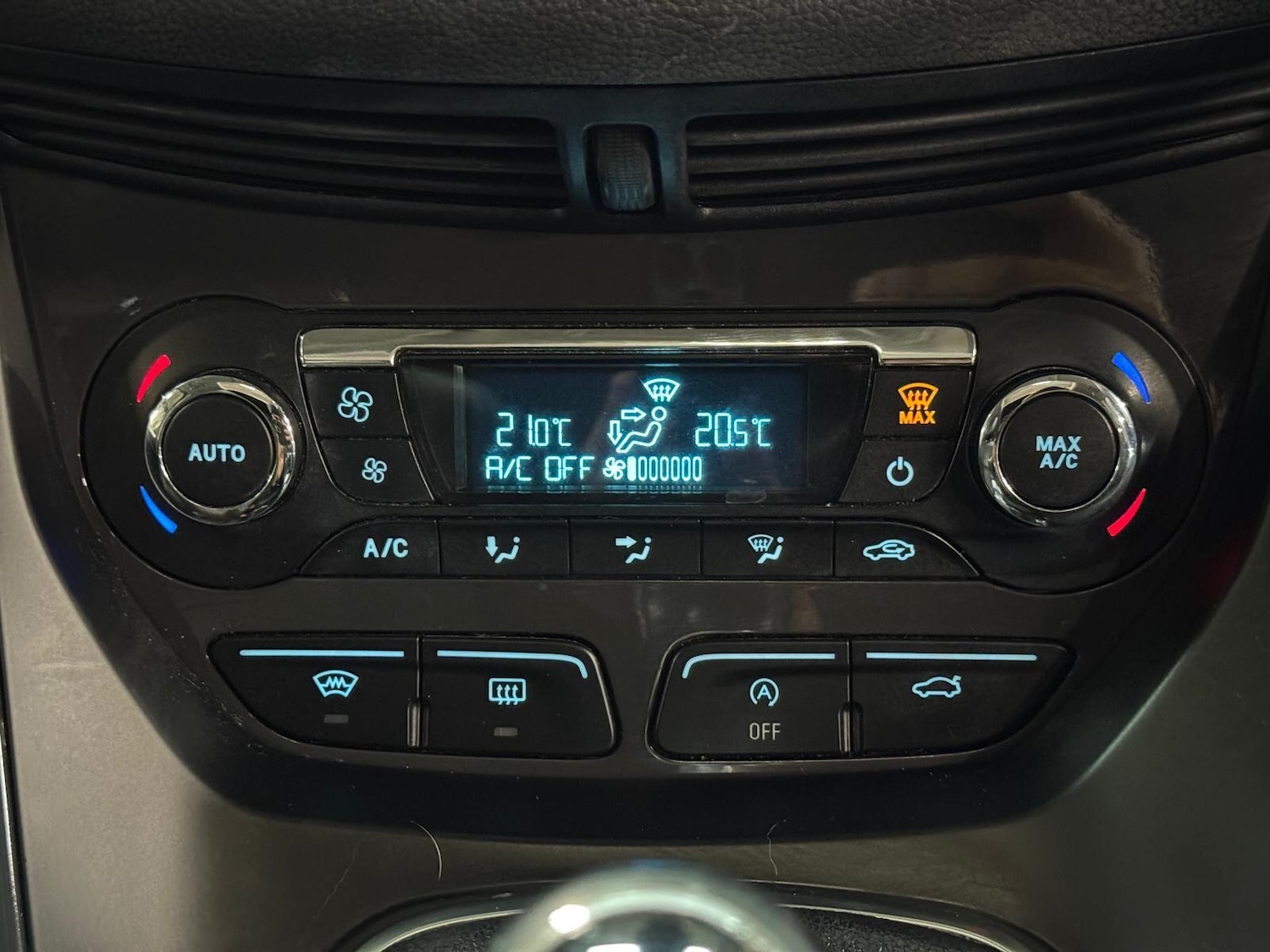 Used Ford Kuga 2015 for sale - 76270797: Photo 45