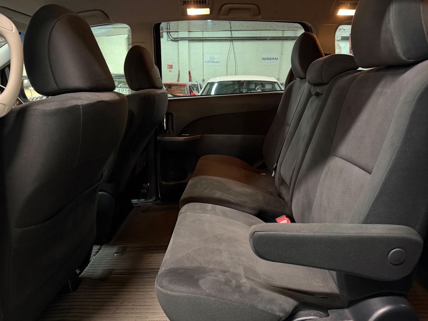 Used Toyota Estima for sale - 77468635: Photo 22