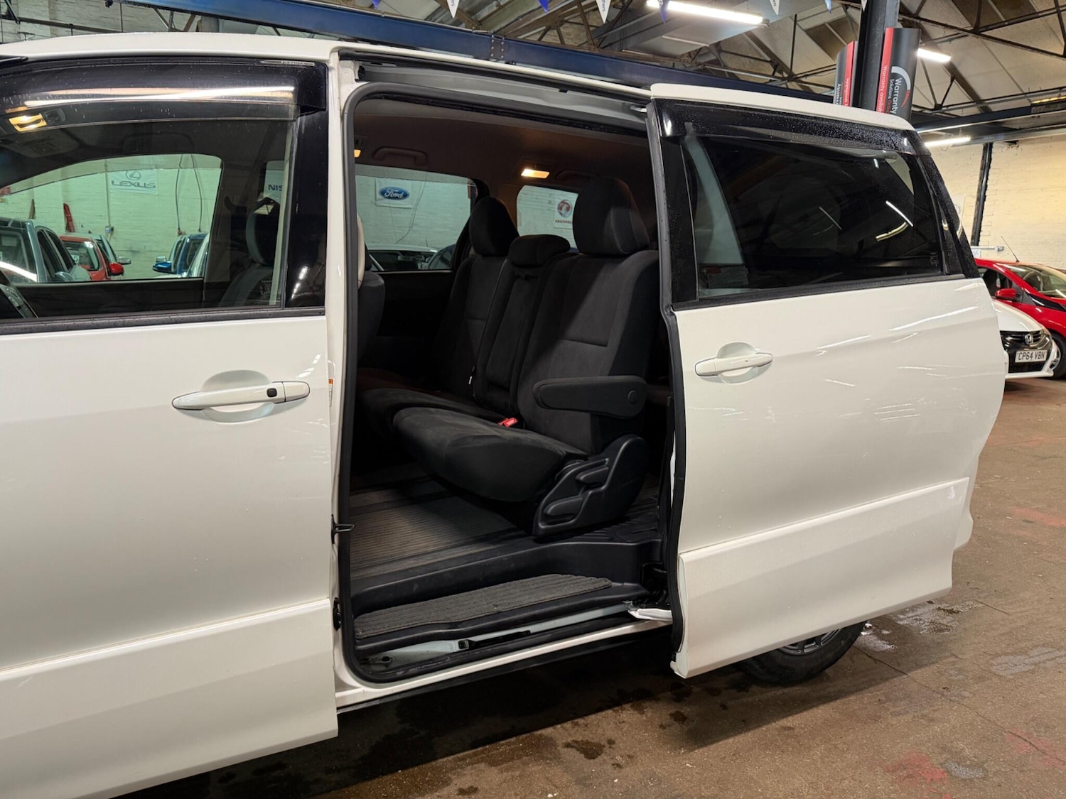 Used Toyota Estima for sale - 77468635: Photo 9