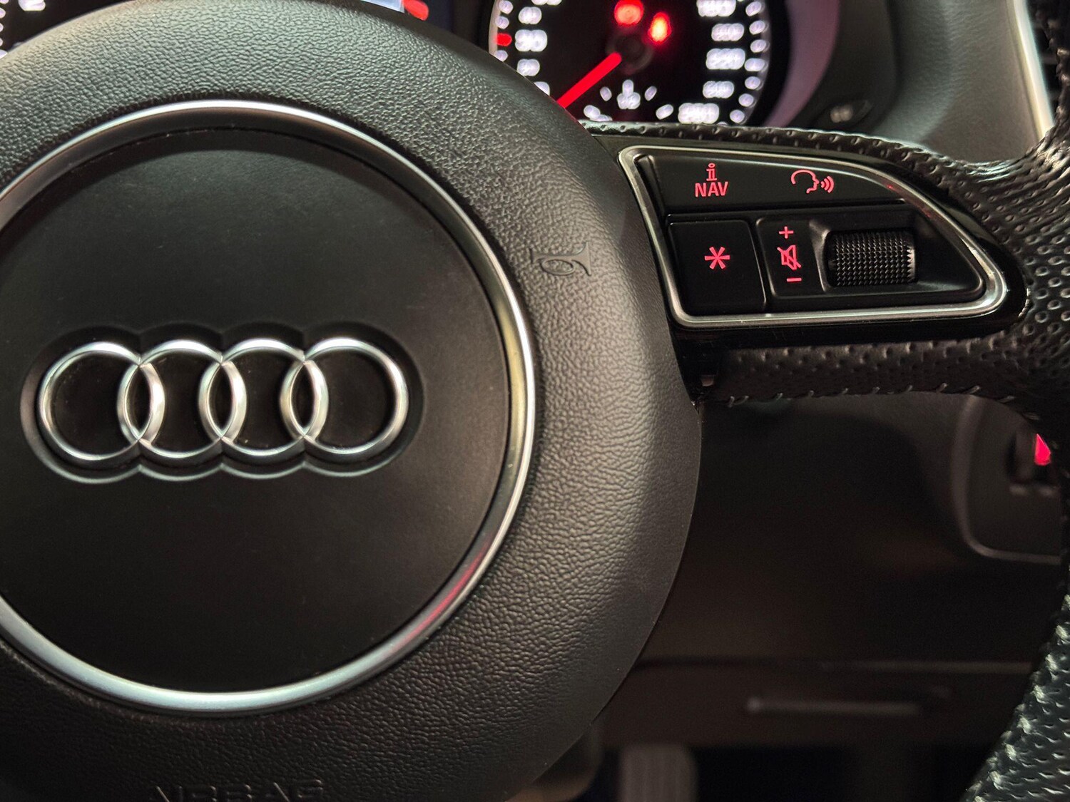 Used Audi Q3 for sale - 76485103: Photo 40